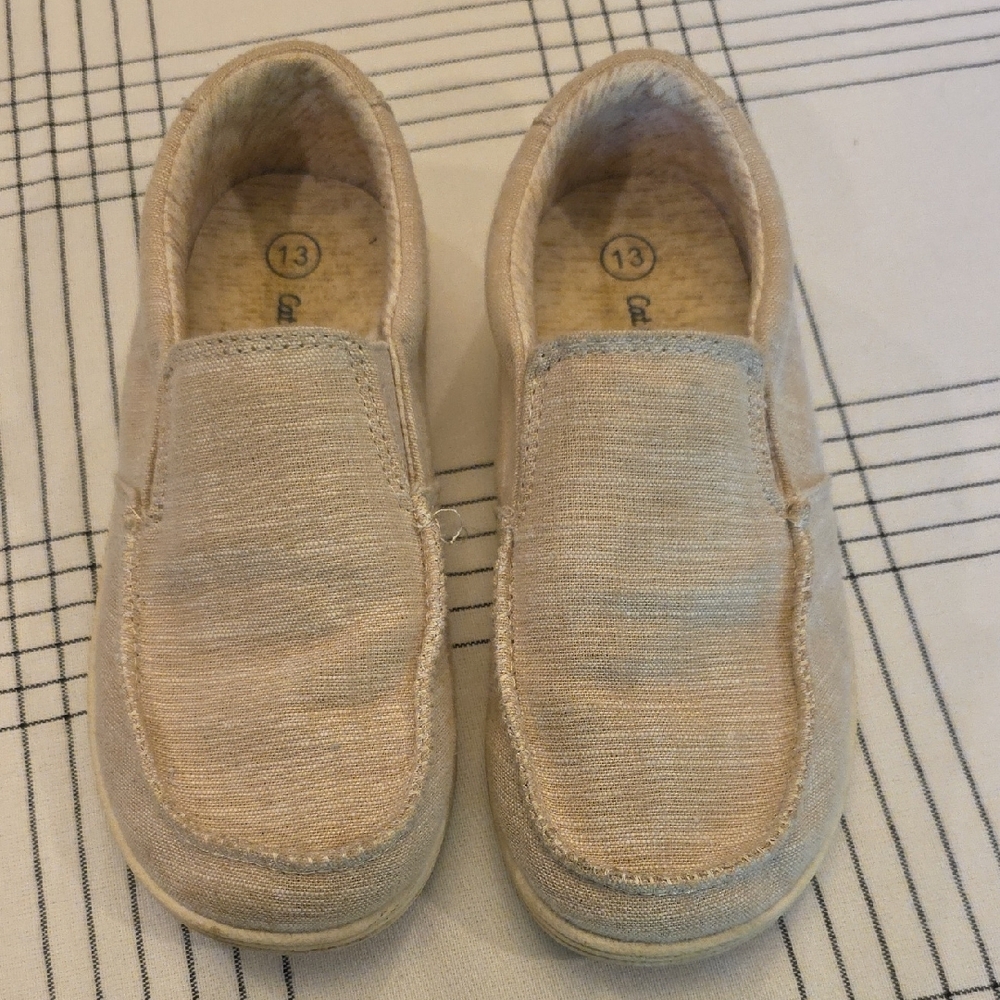 Cat & Jack Kids' Cream Slip-On Dress Shoes - Picture 3 of 7